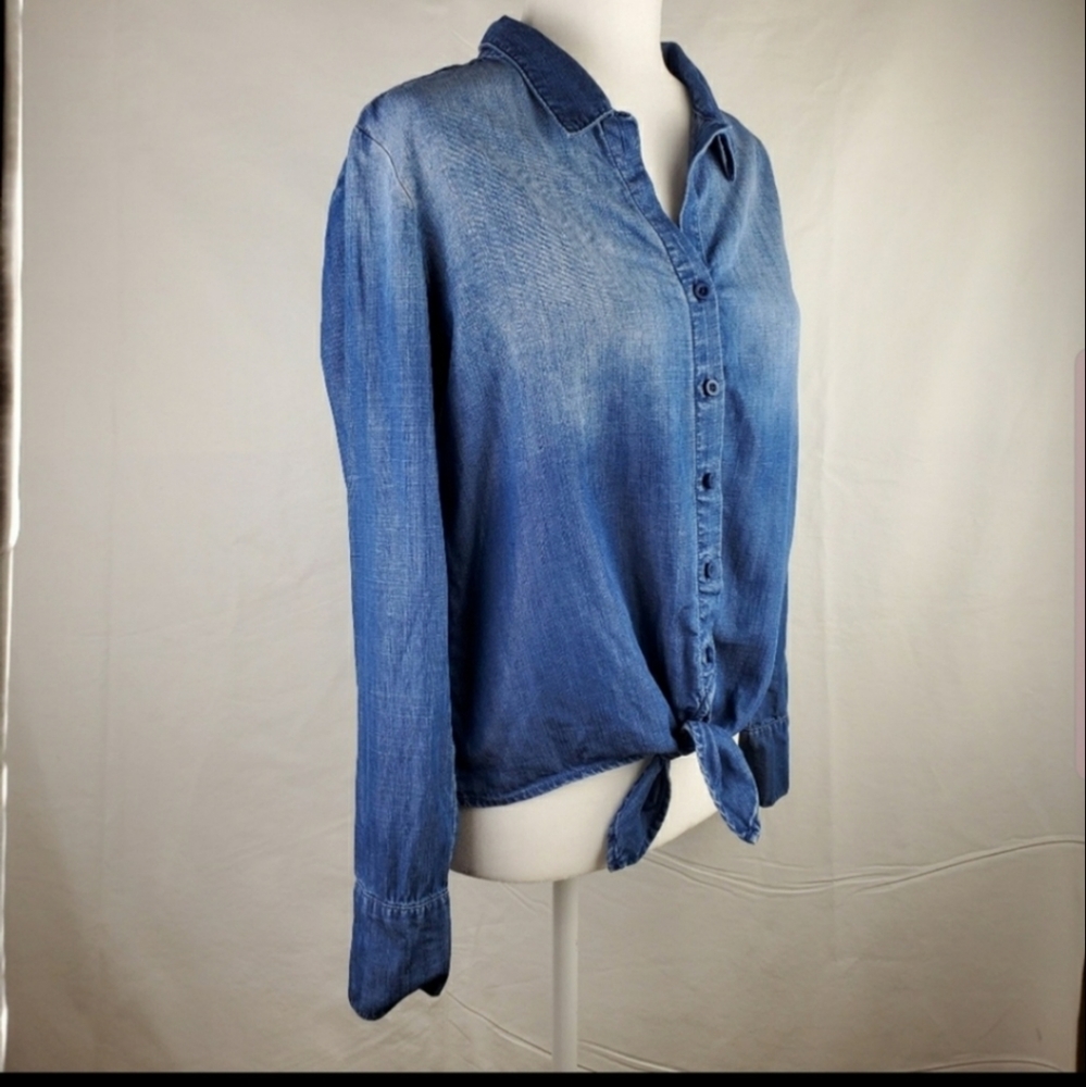 Cloth & Stone Chambray Blouse - Picture 2 of 8